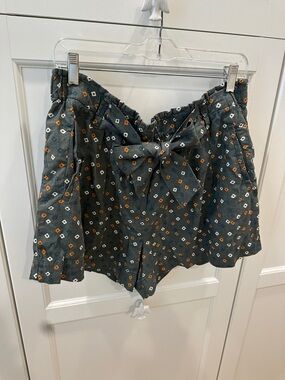 Lot of 3 EUC Patterned Tie-Waist Shorts Size Large